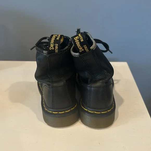 Dr. Martens youth boots softy T leather up size 5 medium black laced up - Picture 4 of 9